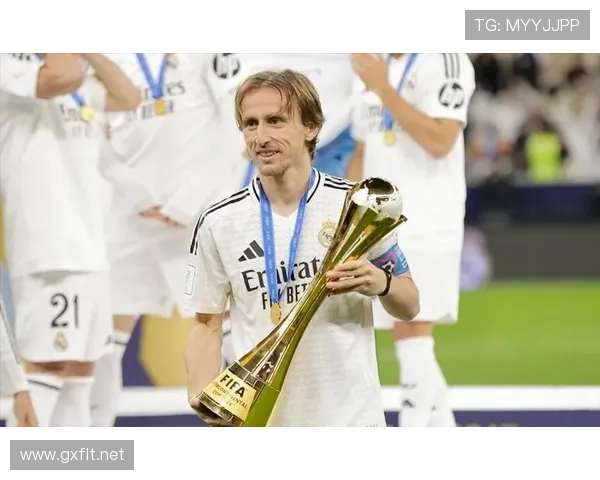 莫德里奇从顶级中场到金球奖得主的历史级跃升解析