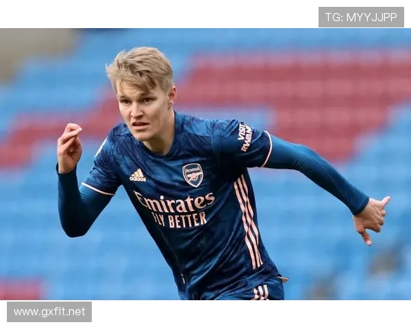 厄德高与萨内在中前卫角色下形成球权偏向与传切路径分散趋势