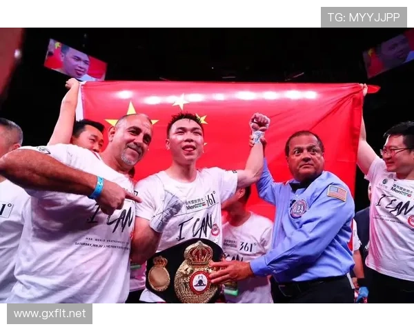 徐灿训练完直接去菜市场砍价，拳台下活得比谁都接地气