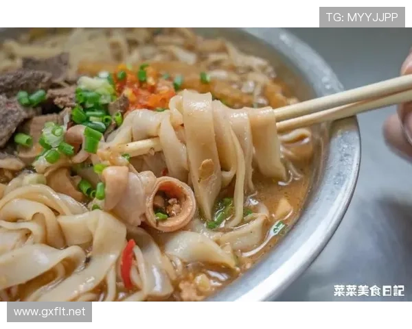 熊朝忠家的米线店开到训练馆隔壁，冠军吃一碗要付钱吗