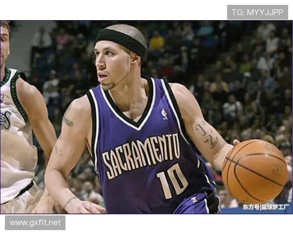 毕比无球跑动制造空位，改变对手防守布局